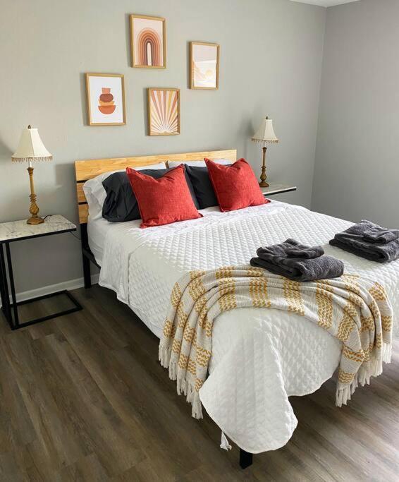 The Delores - 2 Bedroom Apt In Quilt Town, Usa Hamilton Exterior foto